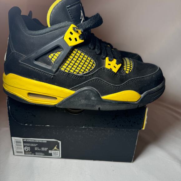 Size 6.5 - Nike Air Jordan 4 Retro GS Thunder 2023 Men's Shoes - Picture 1 of 10